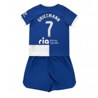 Billiga Atletico Madrid Antoine Griezmann #7 Barnkläder Borta fotbollskläder till baby 2023-24 Kortärmad (+ Korta byxor)